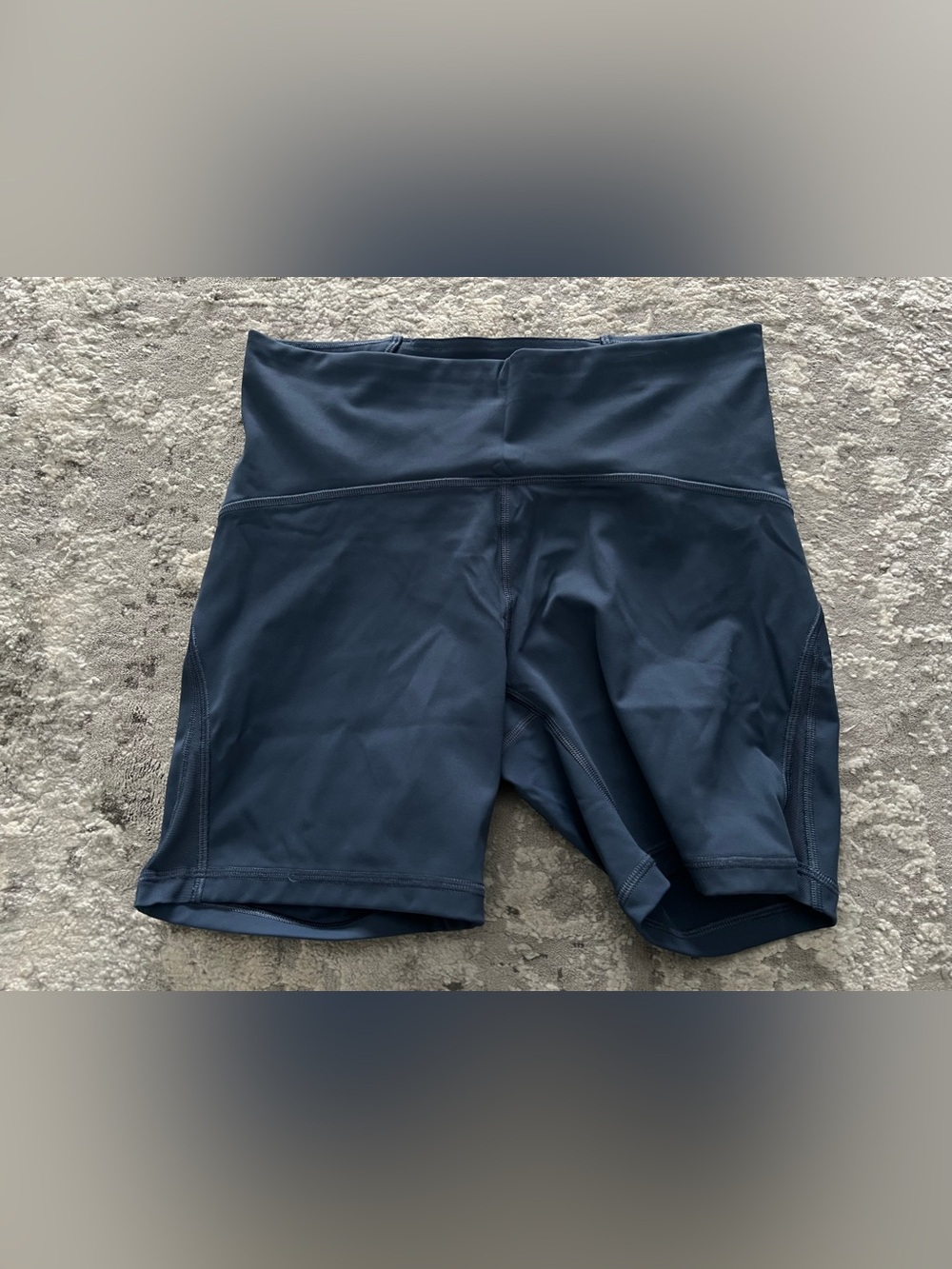 Like new lululemon train times 6” short size 8 blue
